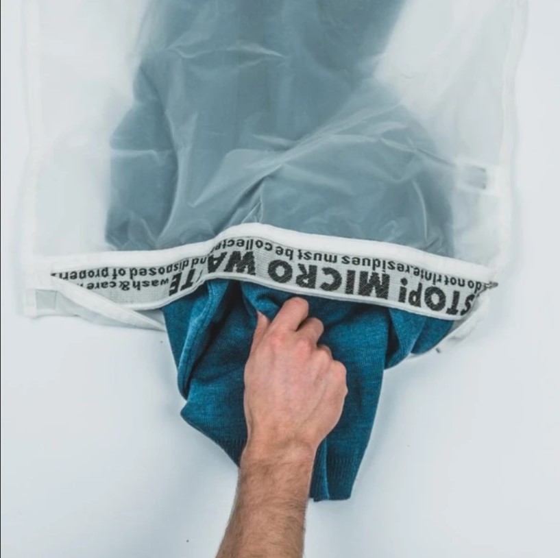 un sac pour limiter la pollution aux microplastiques au lavage