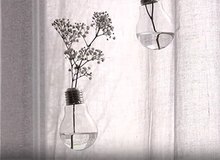 Une ampoule de récup comme vase