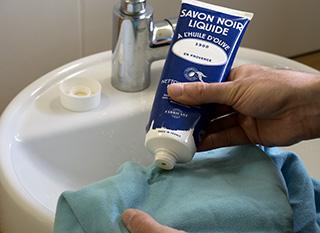 Le savon noir : un best du nettoyage de la maison : Femme Actuelle Le MAG
